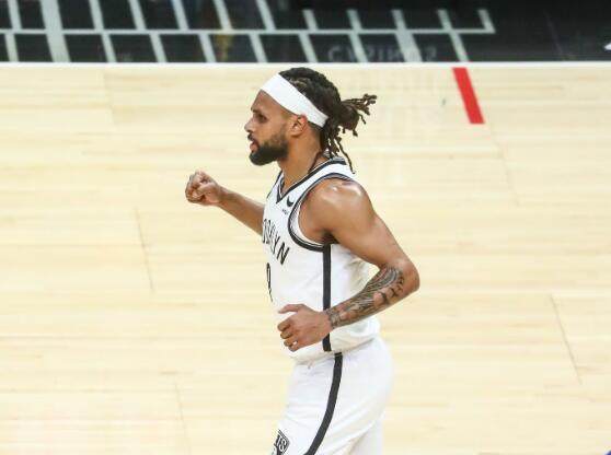 开云体育官方app-篮网家有一宝！米尔斯再显老辣 绝佳冲冠拼图