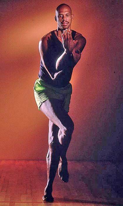 开云体育官方app-起底瑜伽风潮：NBA大腕的“长寿”秘诀